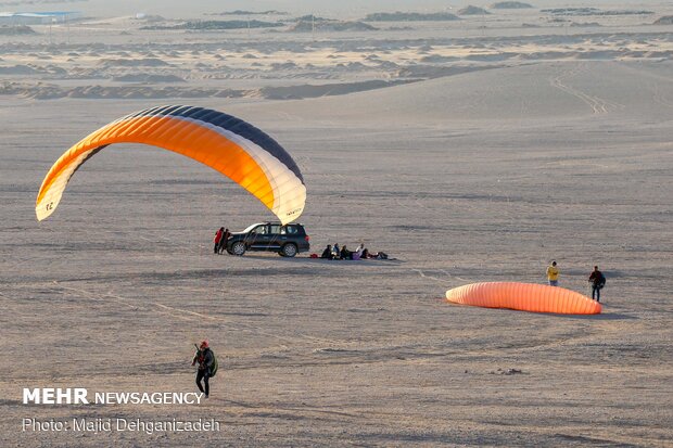 Autumn attracting Skydivers to Yazd
