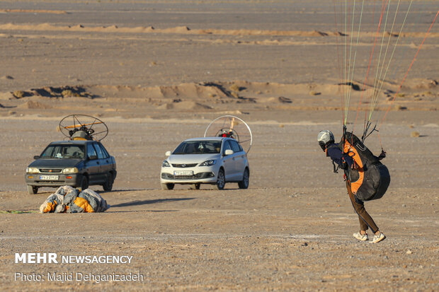 Autumn attracting Skydivers to Yazd
