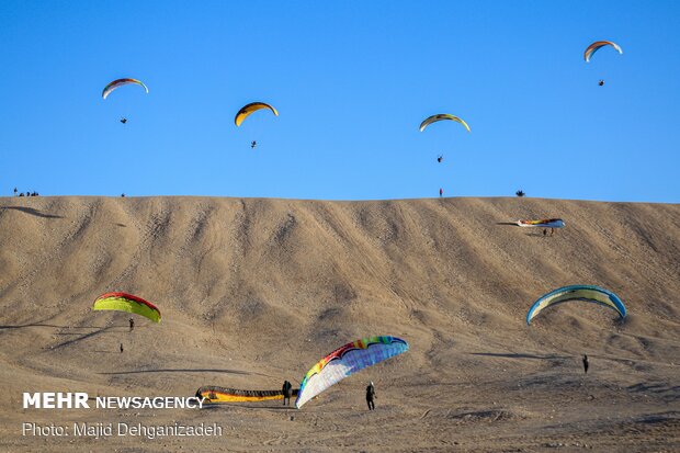 Autumn attracting Skydivers to Yazd
