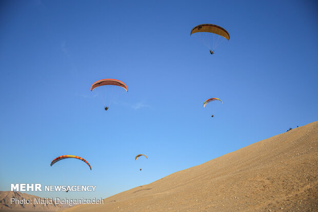 Autumn attracting Skydivers to Yazd
