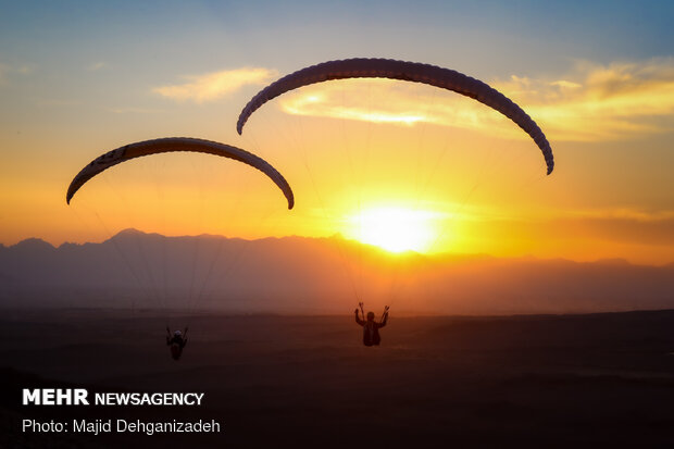 Autumn attracting Skydivers to Yazd
