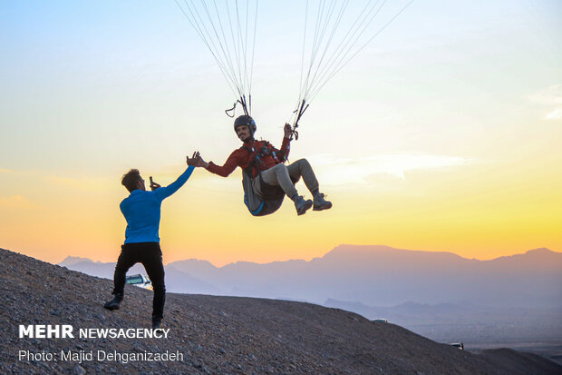 Autumn attracting Skydivers to Yazd
