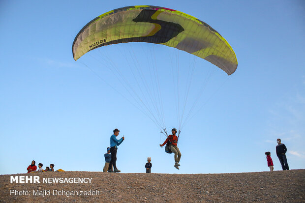 Autumn attracting Skydivers to Yazd
