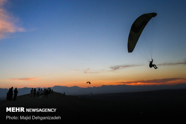 Autumn attracting Skydivers to Yazd
