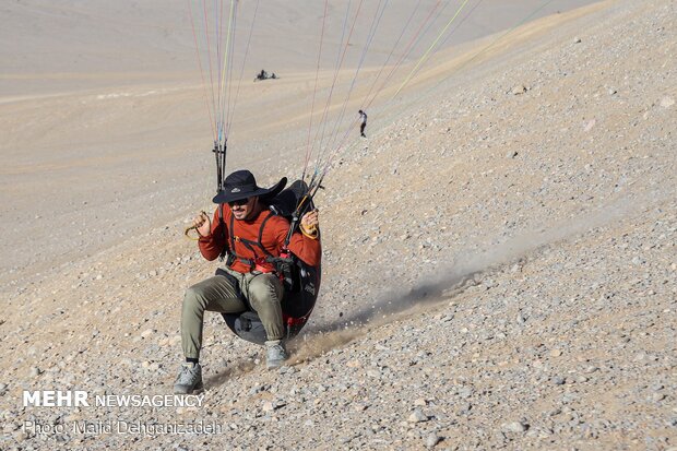 Autumn attracting Skydivers to Yazd
