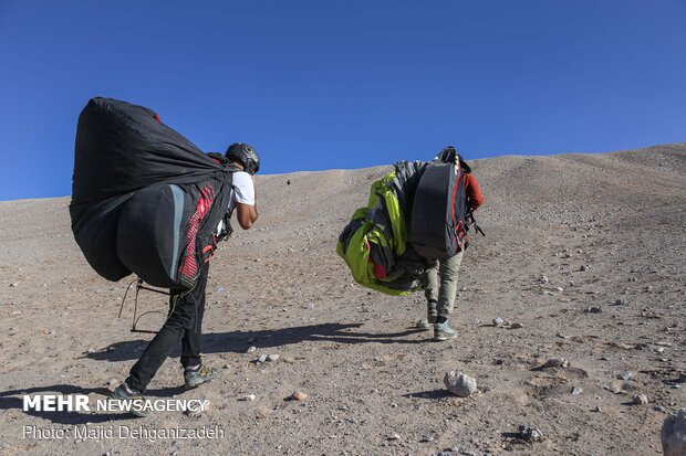 Autumn attracting Skydivers to Yazd
