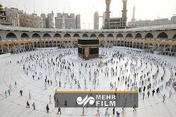 سعودی شہری نے گاڑی کو مسجد الحرام کے دروازے سے ٹکرا دیا