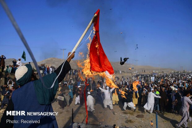 تظاهرات مسلمانان جهان علیه اظهارات مکرون درباره اسلام