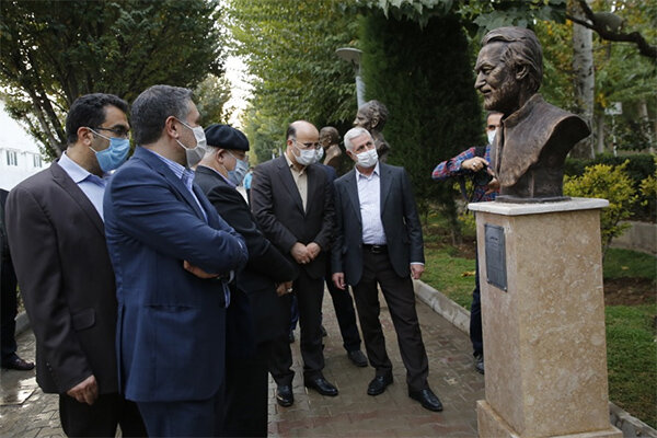 رونمایی ۲۲ سردیس سمپوزیوم مجسمه‌سازی مفاخر در خانه هنرمندان