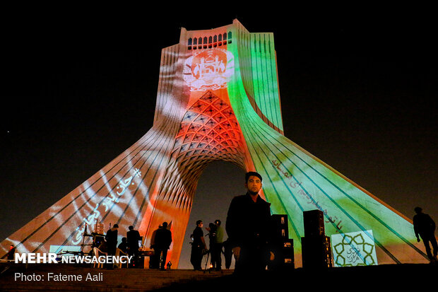نورپردازی برج آزادی برای همدردی با افغانستان
