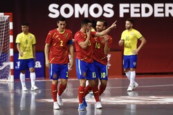 پیروزی تیم ملی فوتسال اسپانیا مقابل برزیل و تقدیر از «میگوئلین»