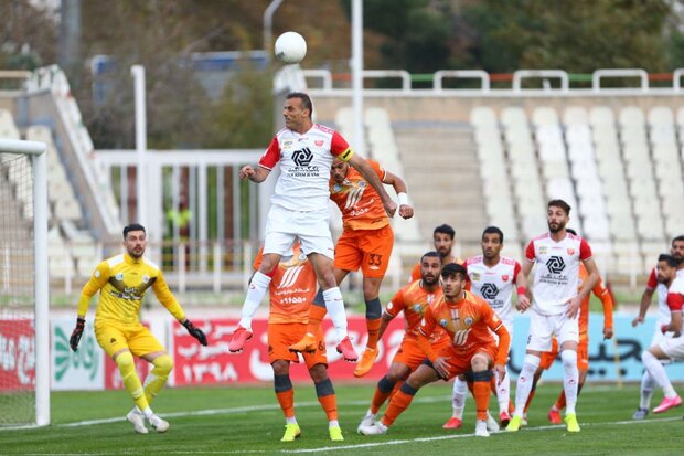 تنها تردید گلمحمدی برای انتخاب ترکیب پرسپولیس/ ابهامات یک بازیکن تنها تردید گلمحمدی برای انتخاب ترکیب پرسپولیس/ ابهامات یک بازیکن