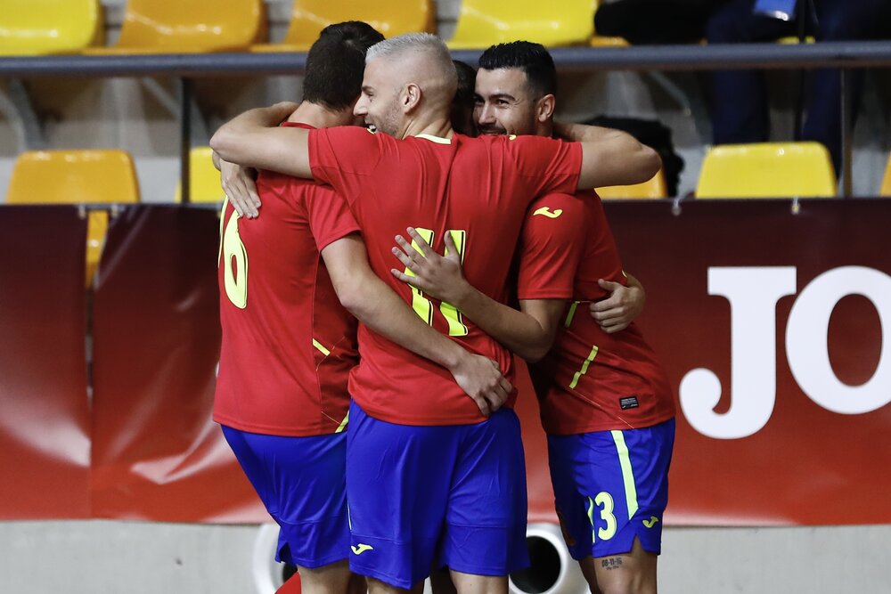پیروزی تیم ملی فوتسال اسپانیا مقابل برزیل و تقدیر از «میگوئلین»