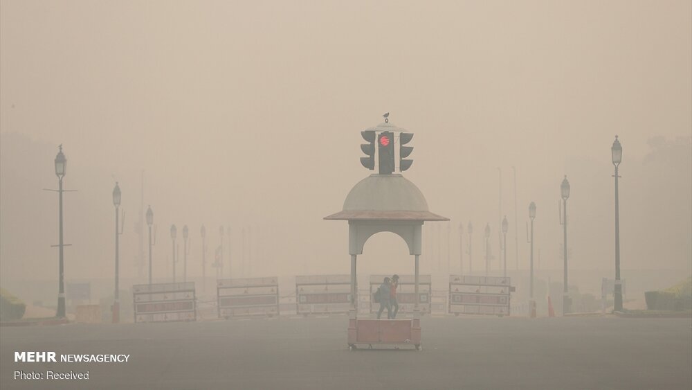 بھارت میں فضائی آلودگي اور دھند کا سلسلہ جاری