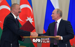 Putin ile Aliyev'in anlaşmayı imzalama anı