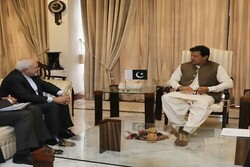 Zarif, Pakistan Başbakanı İmran Han ile görüştü