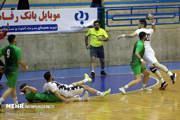 دیدار تیم های هندبال ذوب آهن اصفهان و پرسپولیس بهبهان 5