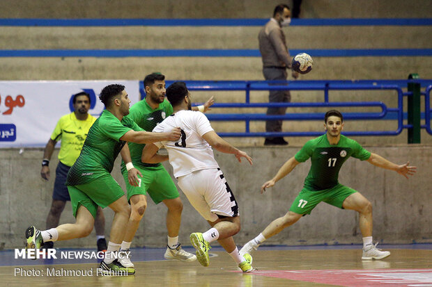 دیدار تیم های هندبال ذوب آهن اصفهان و پرسپولیس بهبهان 8