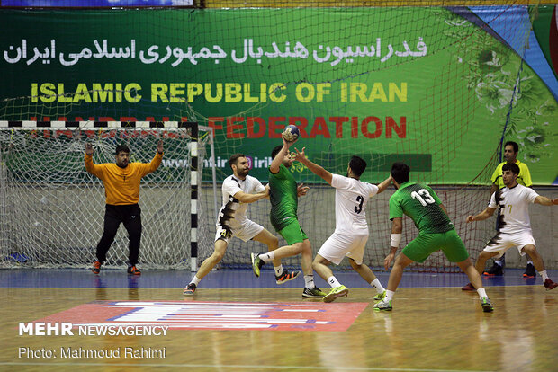 دیدار تیم های هندبال ذوب آهن اصفهان و پرسپولیس بهبهان 24