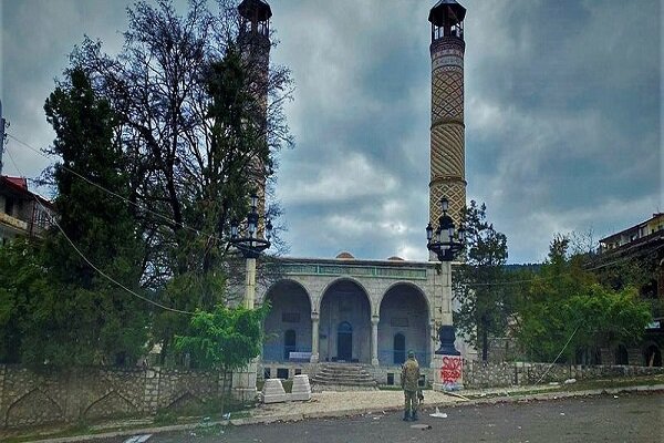Karabağ'ın sembol şehri Şuşa'da 29 yıl sonra ilk bayram namazı kılındı