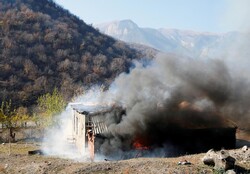 Ermeniler Kelbecer'deki evleri yakıp gitti