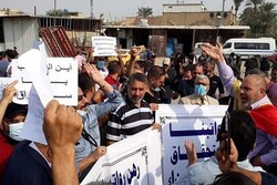 الشارع العراقي يطلق هاشتاغ " #حكومة_تشرين_افلستنا "