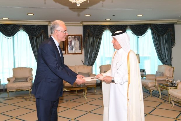 Iran's new amb. submits credentials to Qatari official