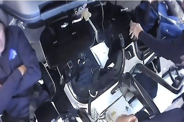 ۴ فضانورد و یک عروسک به ایستگاه فضایی بین المللی رسیدند