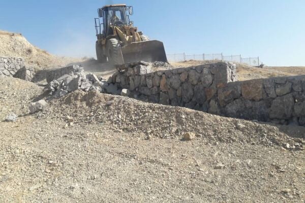 رفع تصرف ۶ هزار مترمربع از اراضی ملی دماوند/دیوارکشی ها تخریب شد
