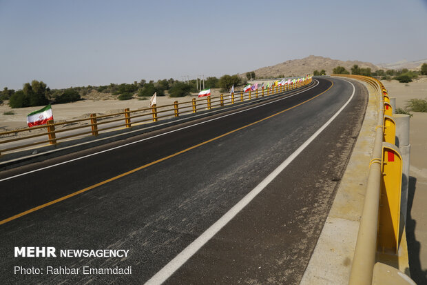 Rouhani inaugurates 97km of S. Coastal Highway Corridor 