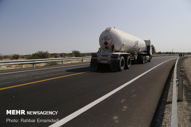 Rouhani inaugurates 97km of S. Coastal Highway Corridor 