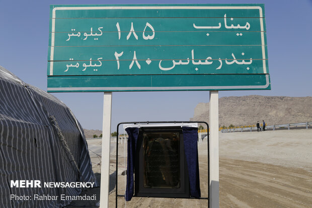 Rouhani inaugurates 97km of S. Coastal Highway Corridor 