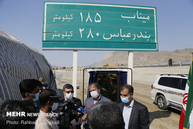 Rouhani inaugurates 97km of S. Coastal Highway Corridor 