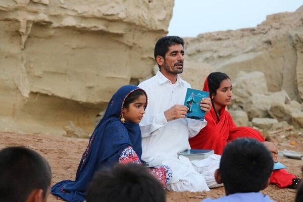 کتاب «بررسی پوشاک مردم سیستان و بلوچستان» چاپ و منتشر شد