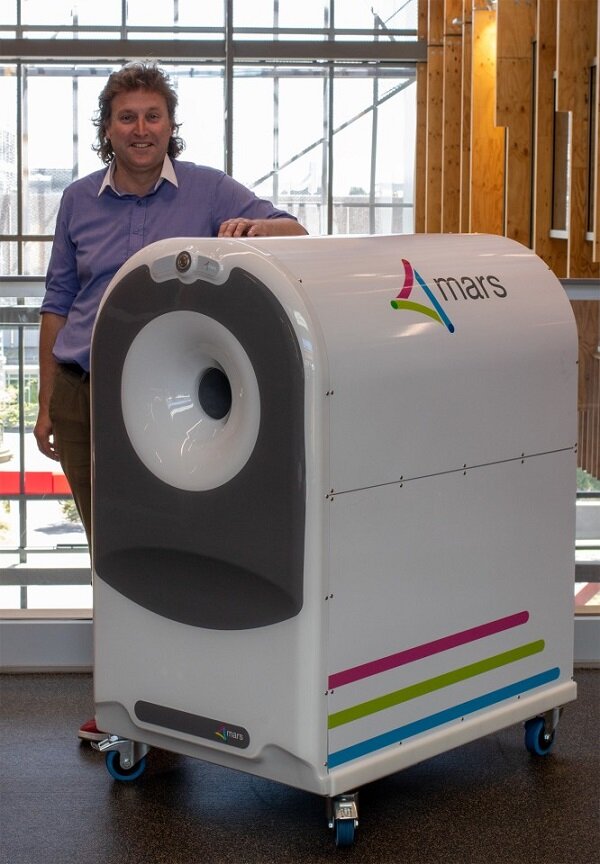 اسکنر اشعه ایکس رنگی سه بعدی از رگ‌ها عکس می‌گیرد