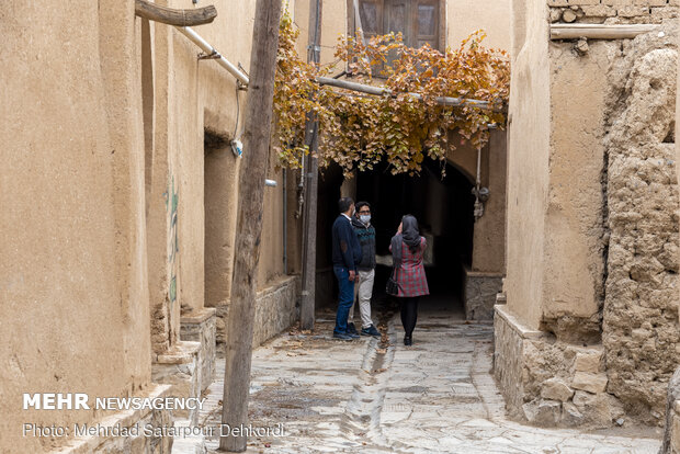 دالان‌های روستا با گذشت بیشتر از یک قرن همچنان پابرجا هستند و هر ساله در فصول مختلف مورد بازدید گردشگران از سراسر ایران قرار می گیرند