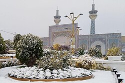 Kutsal kent Meşhed'de kar yağışı