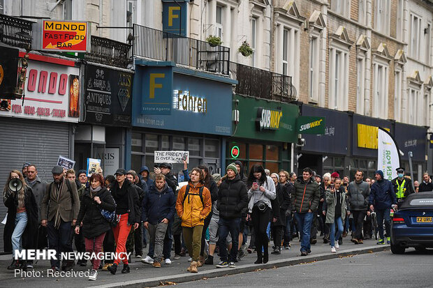 خشونت پلیس انگلیس علیه مخالفان قرنطینه