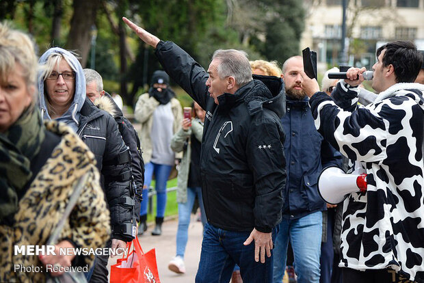 خشونت پلیس انگلیس علیه مخالفان قرنطینه