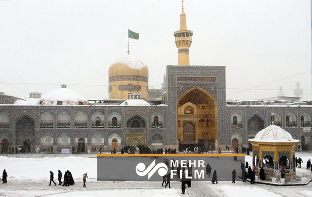 برف روبی در حرم رضوی