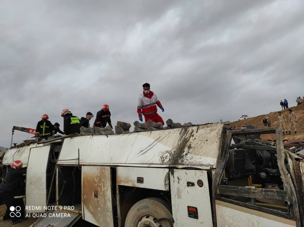 واژگونی اتوبوس در محور اصفهان جان ۴ نفر را گرفت