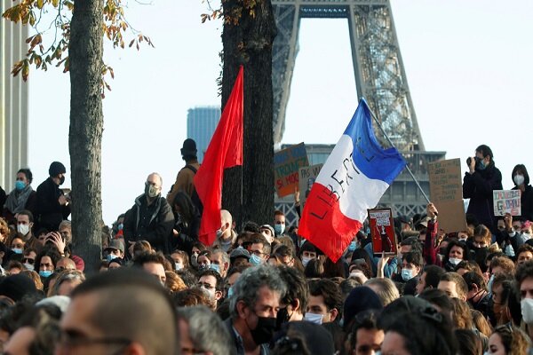 پلیس فرانسه به تظاهرات‌کنندگان در پاریس یورش بُرد/ استفاده از گاز اشک‌آور