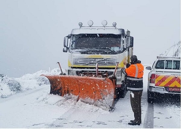 راه ارتباطی ۲۲ روستای مسدود شده در پی بارش برف بازگشایی شد
