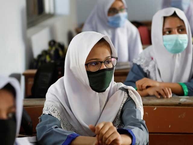 پاکستان بھر میں نویں جماعت سے 12 ویں جماعت تک مدارس میں تعلیمی سلسلہ جاری ہوگیا