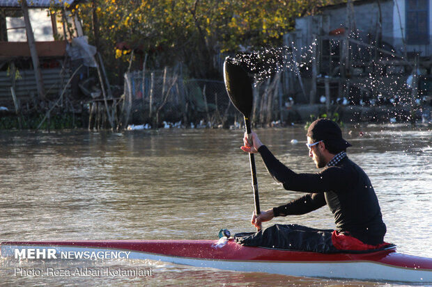 Iran's national canoeing team resumes training
