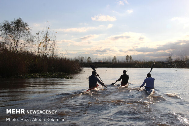 Iran's national canoeing team resumes training
