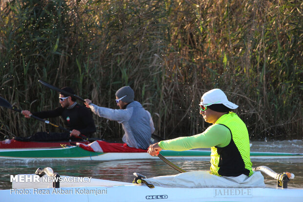 Iran's national canoeing team resumes training
