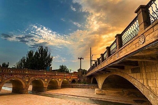 VIDEO: Qari Bridge a historical stone bridge in Tabriz