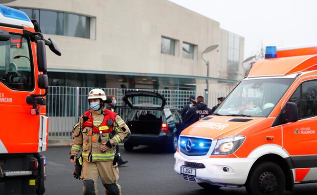 Car seen crashing into gate of German Chancellory