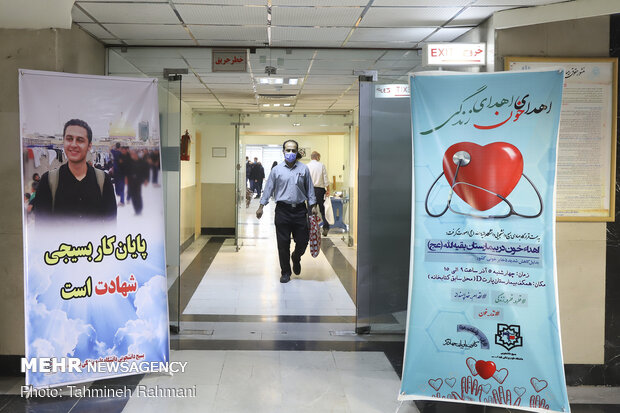 اهدای خون کادر درمان در بیمارستان بقیه الله
